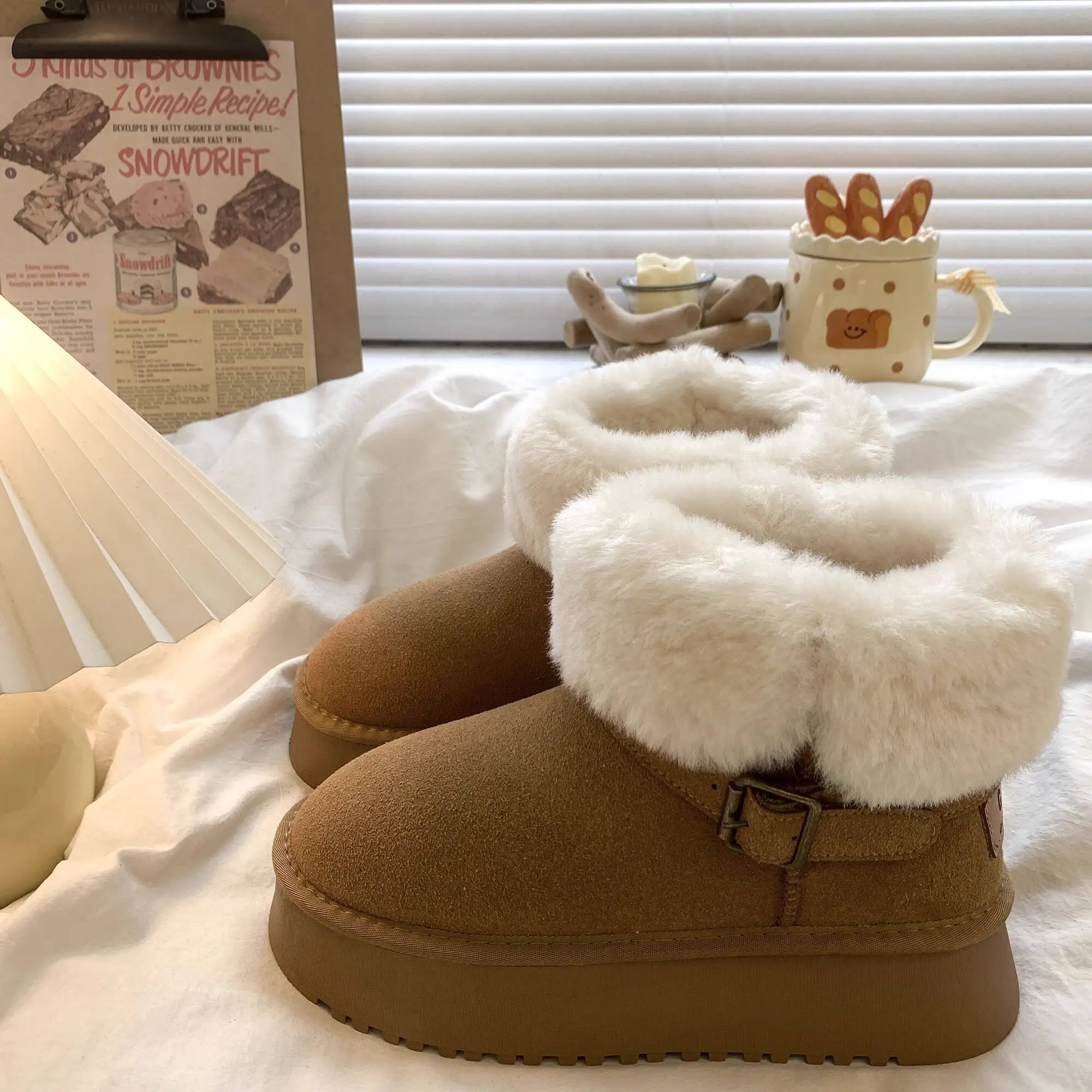 

2025 New Winter Fur Leather Snow Boots for Women Thick Soled Comfortable and Versatile Fleece Lined Warm Northeast Style