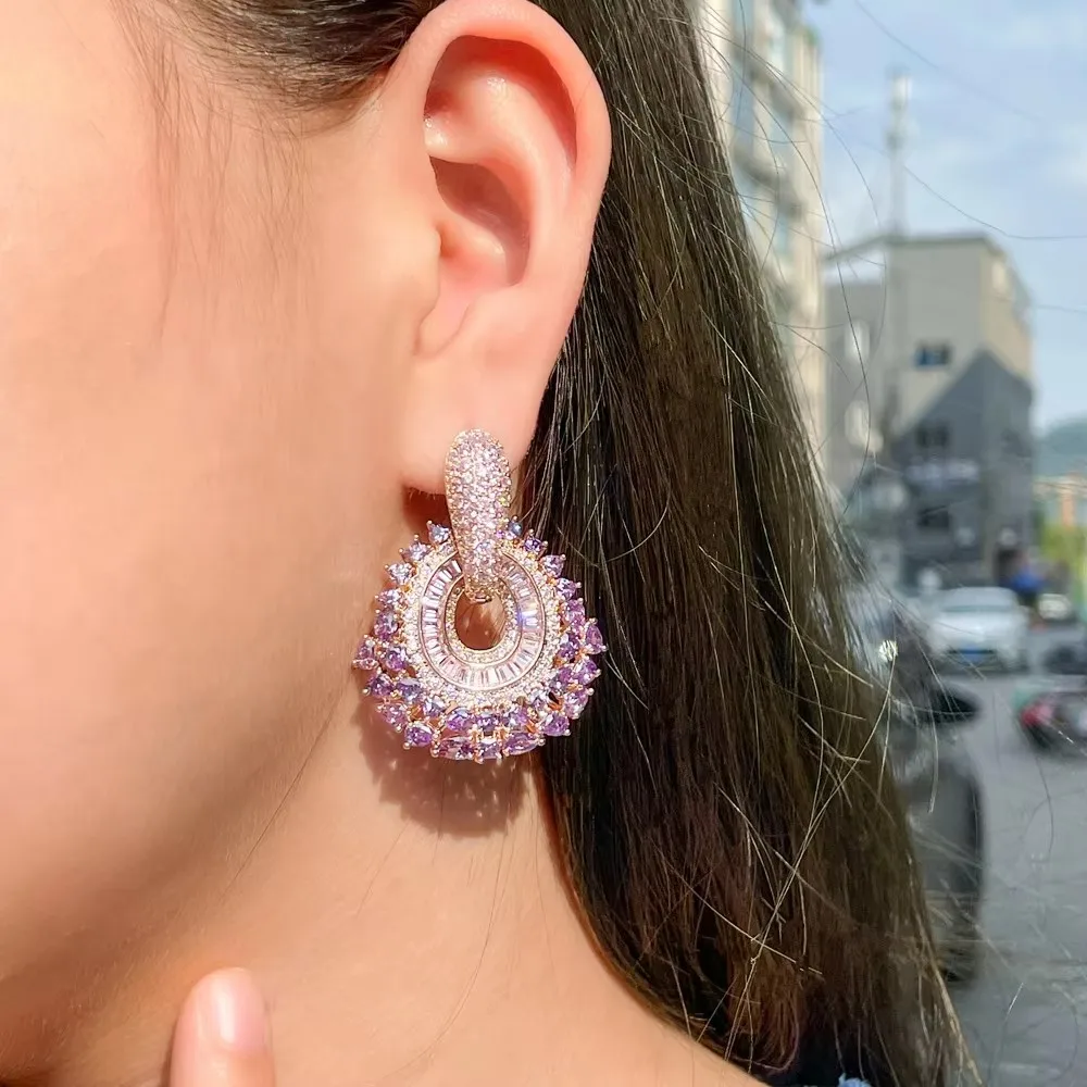 CWWZircons Top Funkelnde Gelbe CZ Große Hängende Huggie-Ohrringe für Damen Abendparty Brautschmuck Großhandel CZ105 – Detail 10