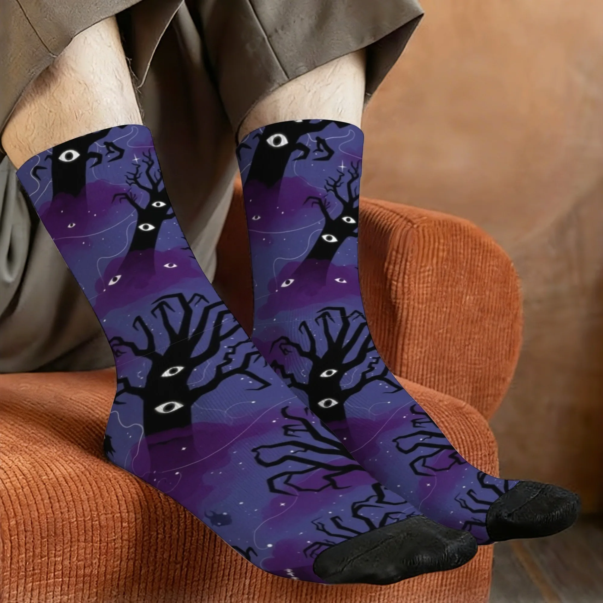 Retro-style eerie tree eye print men's socks, comfortable, breathable, non-slip, casual socks, novel and fun party/holiday gift.