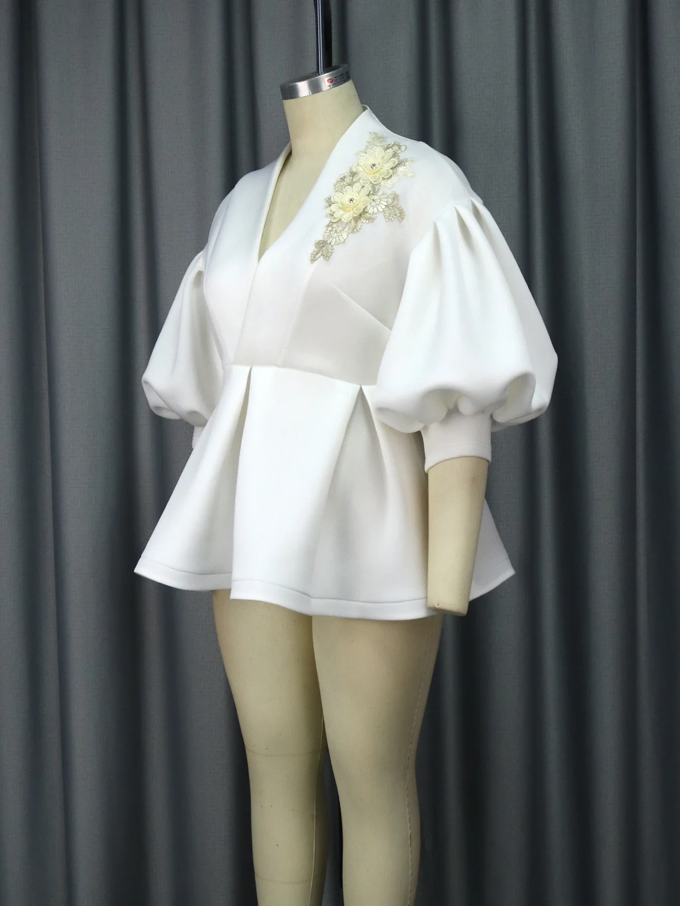 Tunique élégante pour femme, chemisiers à col en V, manches demi-lanternes, ourlet péplum, appliques, événement, fête, tenues de mariage, grande