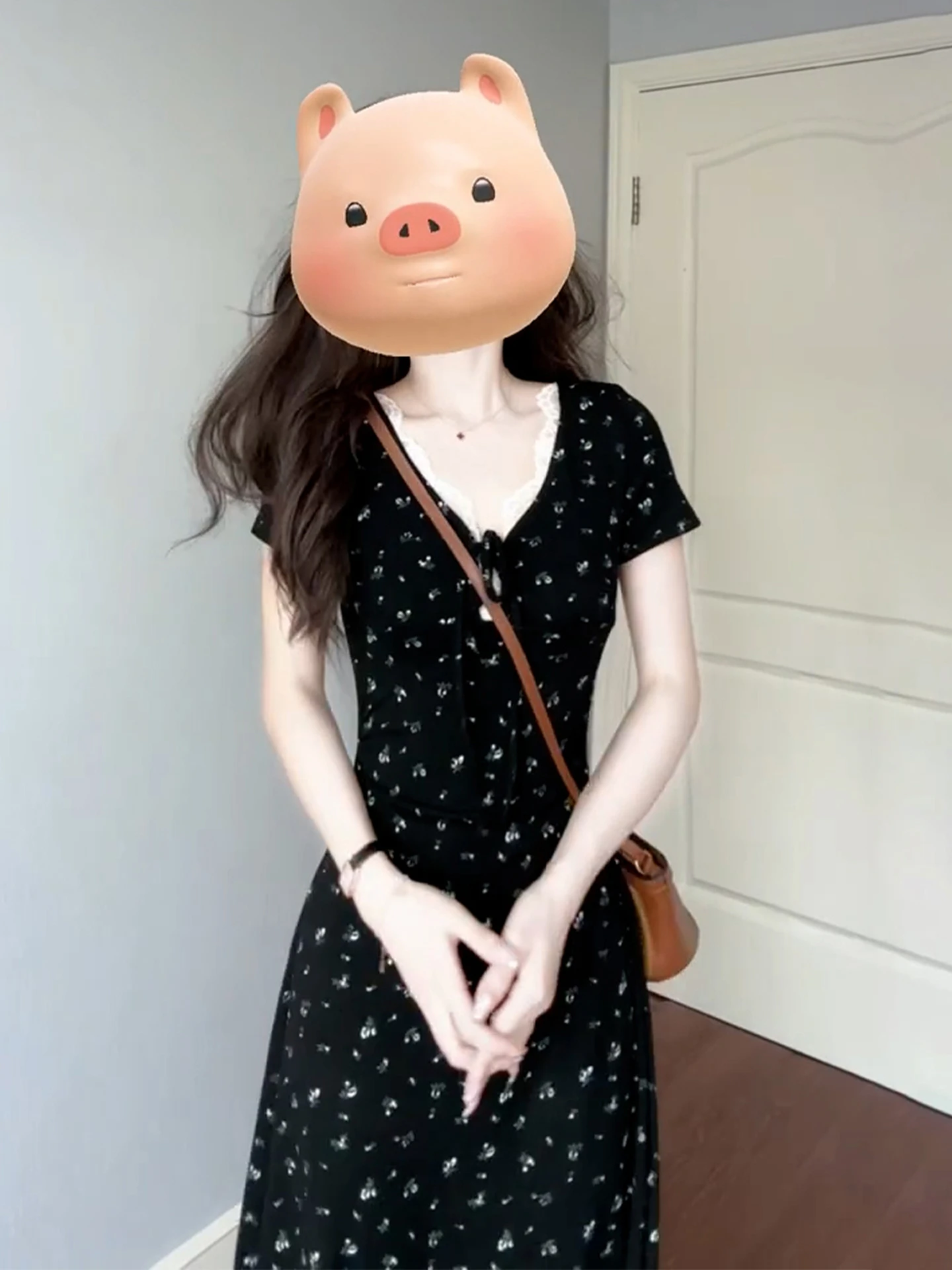 Długa spódnica damska z kwiatowym nadrukiem, dekoltem w serek, koronkowym wykończeniem, podkreślająca talię, w stylu koreańskim, z wysokim stanem, z poliestru i bawełny...