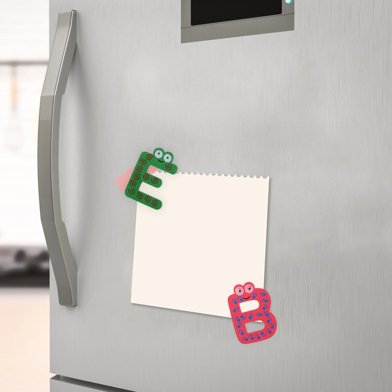 แม่เหล็กตัวอักษรไม้ 26 ชิ้น ตัวอักษร A-Z หลากสีสัน ลายการ์ตูน สติ๊กเกอร์ติดตู้เย็น ของเล่นเสริมพัฒนาการสำหรับเด็ก