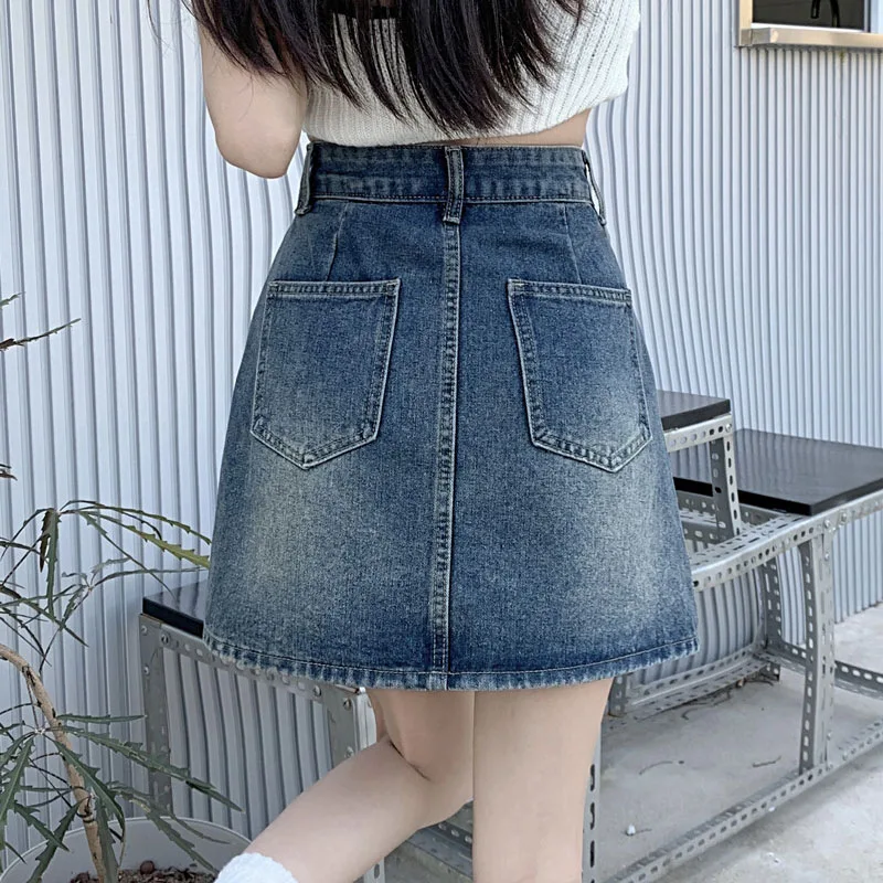 تنورة نصف الجسم من قماش الدنيم على شكل حرف A من Hot Girl. تنورة مرقعة من قماش الدنيم بتصميم جيب مقسم عالي الخصر لأزياء الصيف النسائية