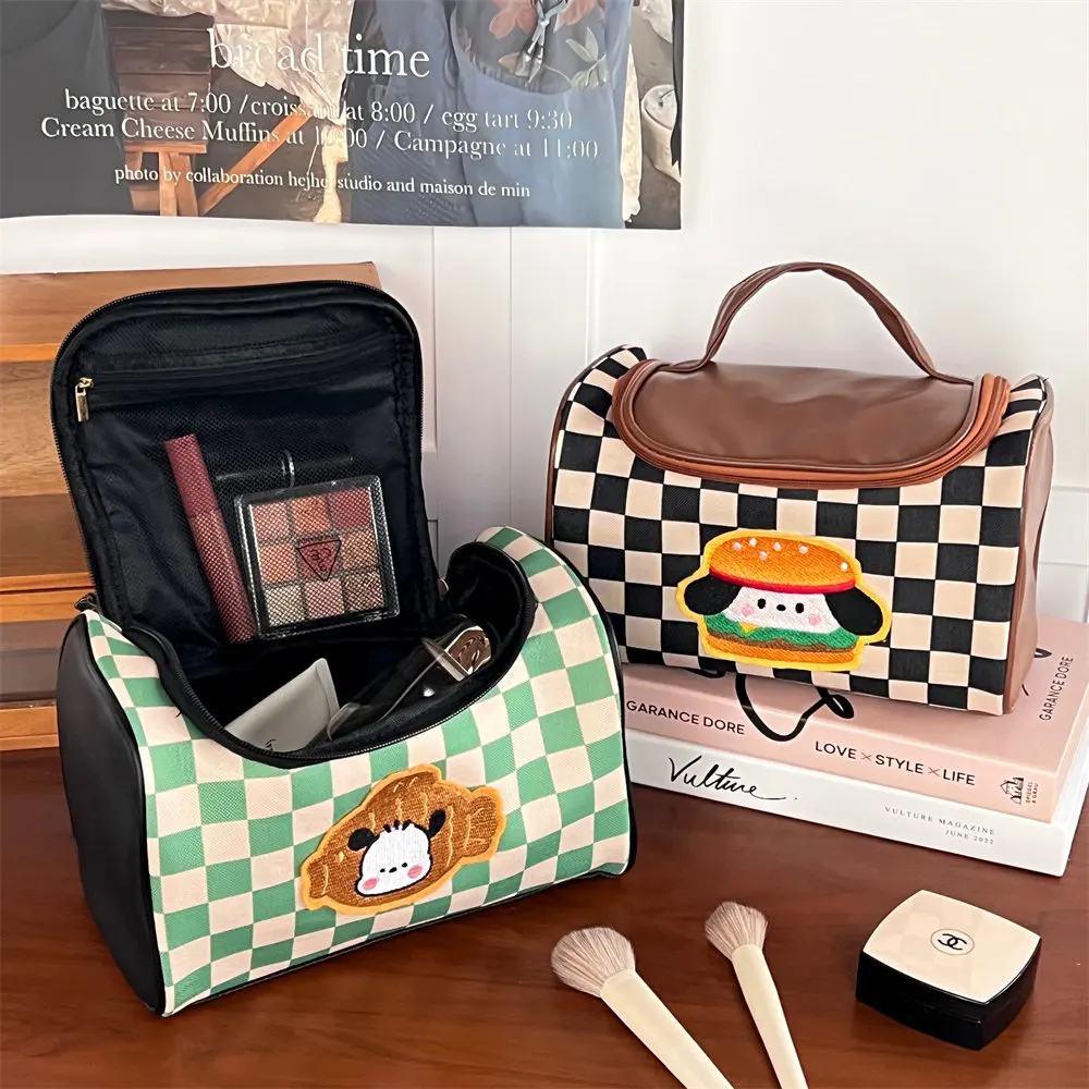 Large Capacity Retro High Beauty Checker Makeup Bag Girl Heart Handheld Storage Bag New Style