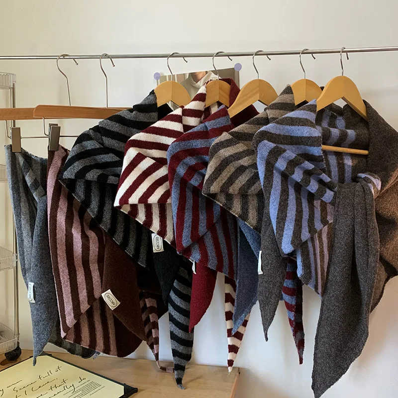 Herfst en winter nieuwe imitatie kasjmier gestreepte driehoekige gebreide sjaal handdoek om warm te blijven en gebreide halssjaal toe te voegen