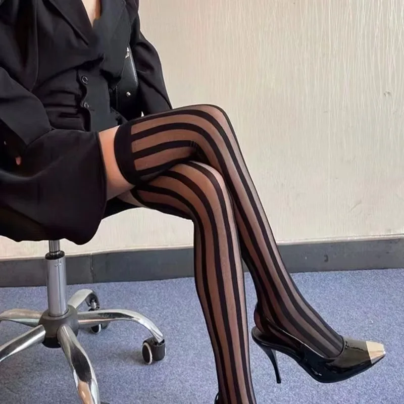2026 Neue Sexy Vertikal Gestreifte Schwarze Overknee-Strümpfe für Damen Sommer Dünne Atmungsaktive Überknie-Socken Transparente Strumpfhosen