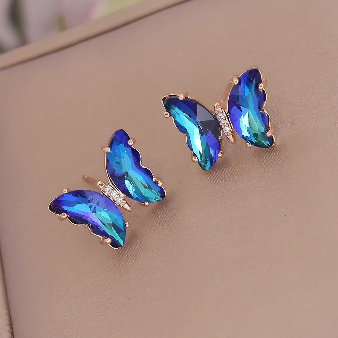 Bonitos pendientes de mariposa coloridos de cristal con aguja de plata 925 para mujeres y niñas, pendientes de insectos de amistad para chicas,