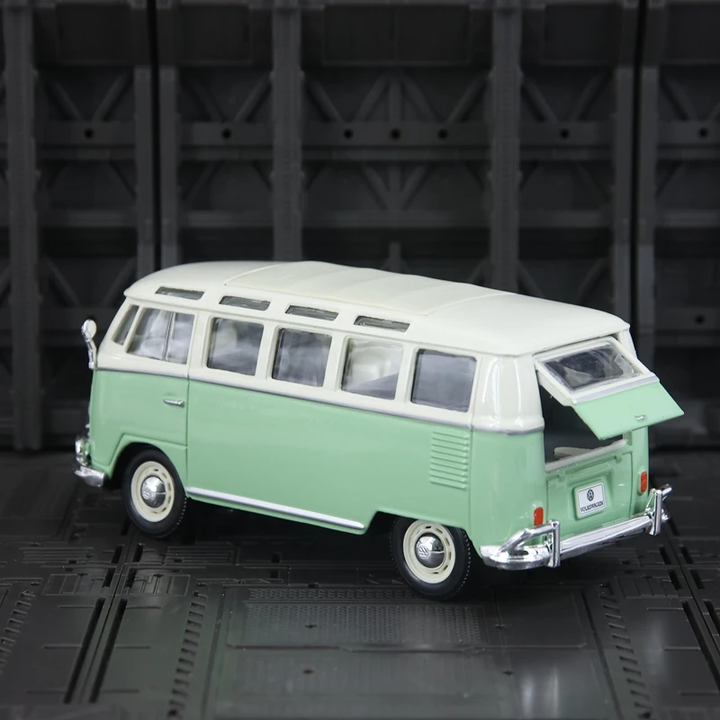 Maisto 1:24 Simulation Volkswagen Van Samba alloy car model rich in details doors on both sides that can be opened