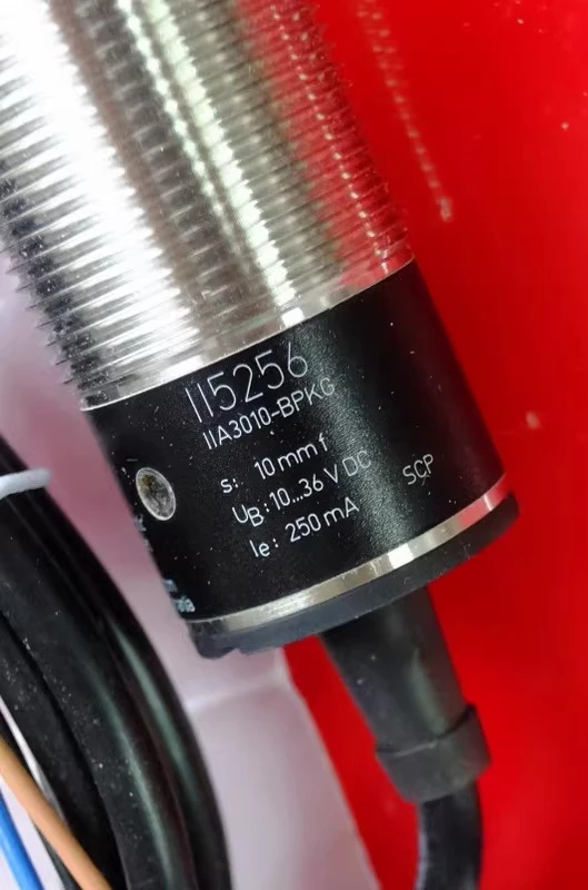 

IFM II5256 New inductive sensor IIA3010-BPKG PNP normally open 3-wire