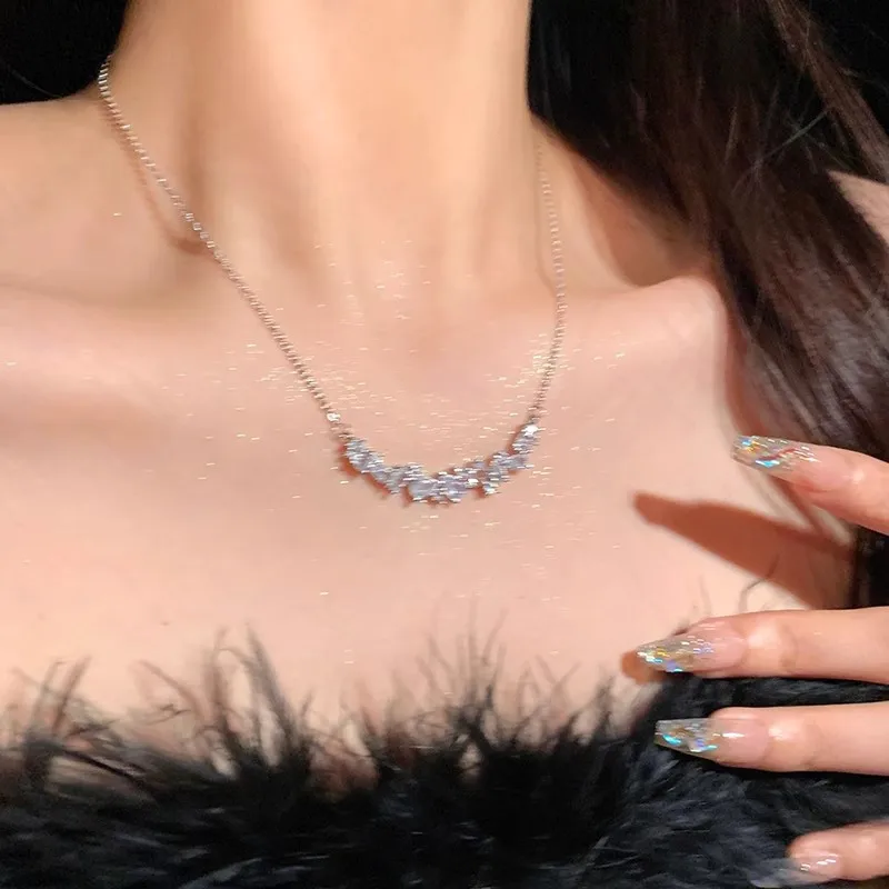 

Korean-Style Vintage Titanium Necklace for Women: Versatile, Elegant Pearl Pendant Necklace—A Unique Collar-Length Necklace