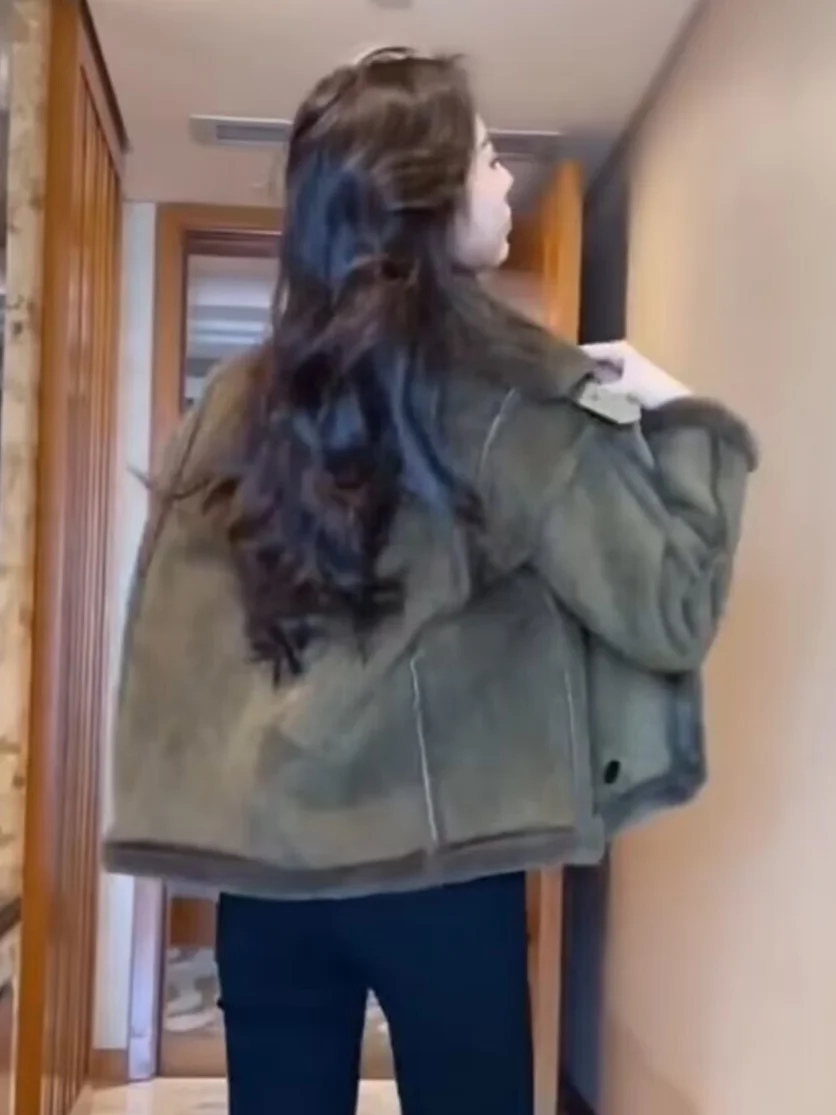 Casaco de Inverno Feminino Elegante e Versátil de Couro e Pele Integrados, Popular entre Influenciadores