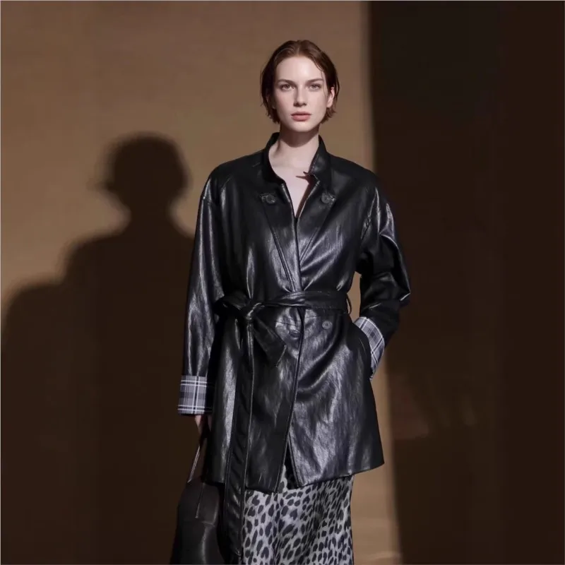 A new style of checkered patchwork leather for daily commuting suitable people with cinched waist