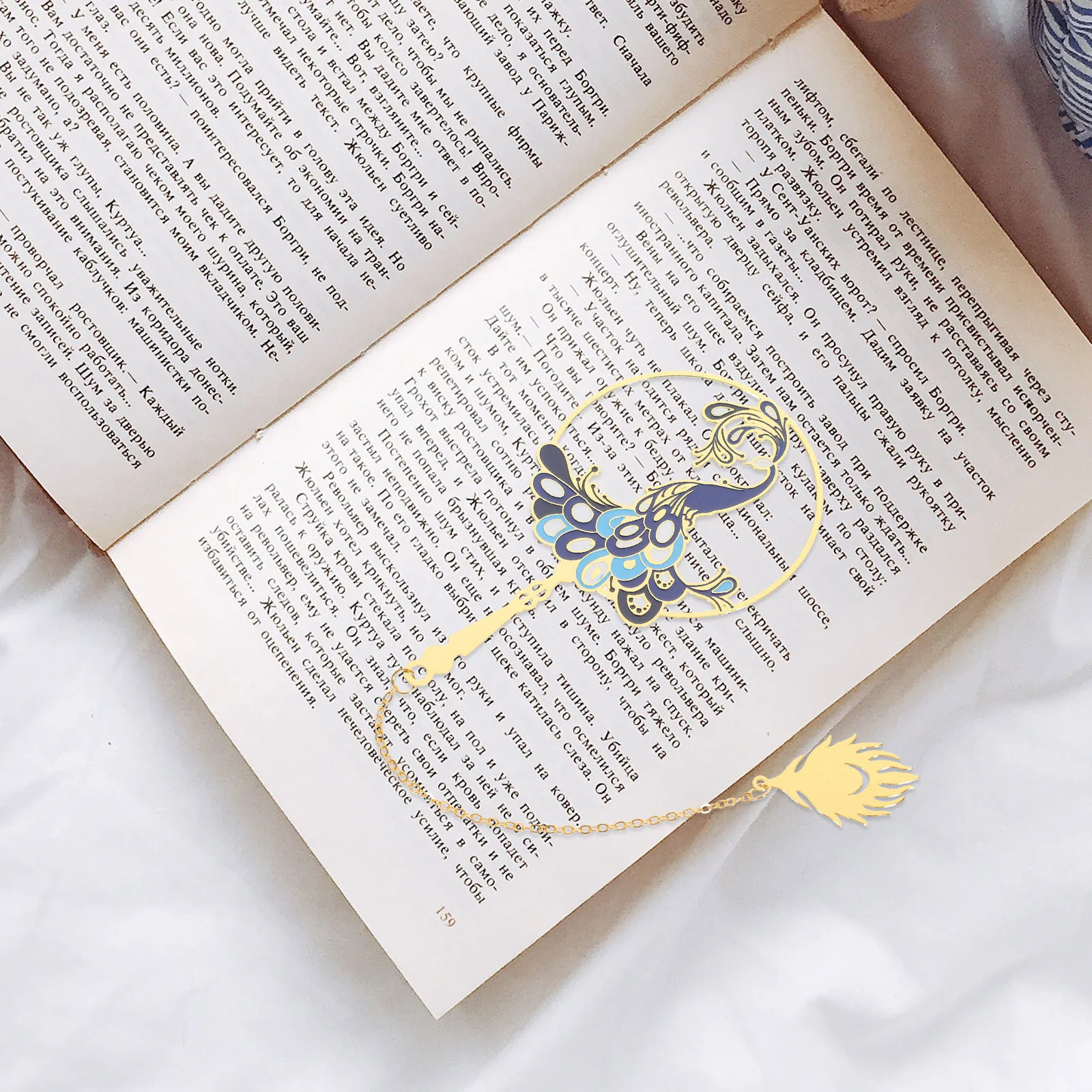 Delicate Peafowl Ornament Bookmark Exquisite Copper Page-Marker with Vivid Design Bookmark Decor for Book Club