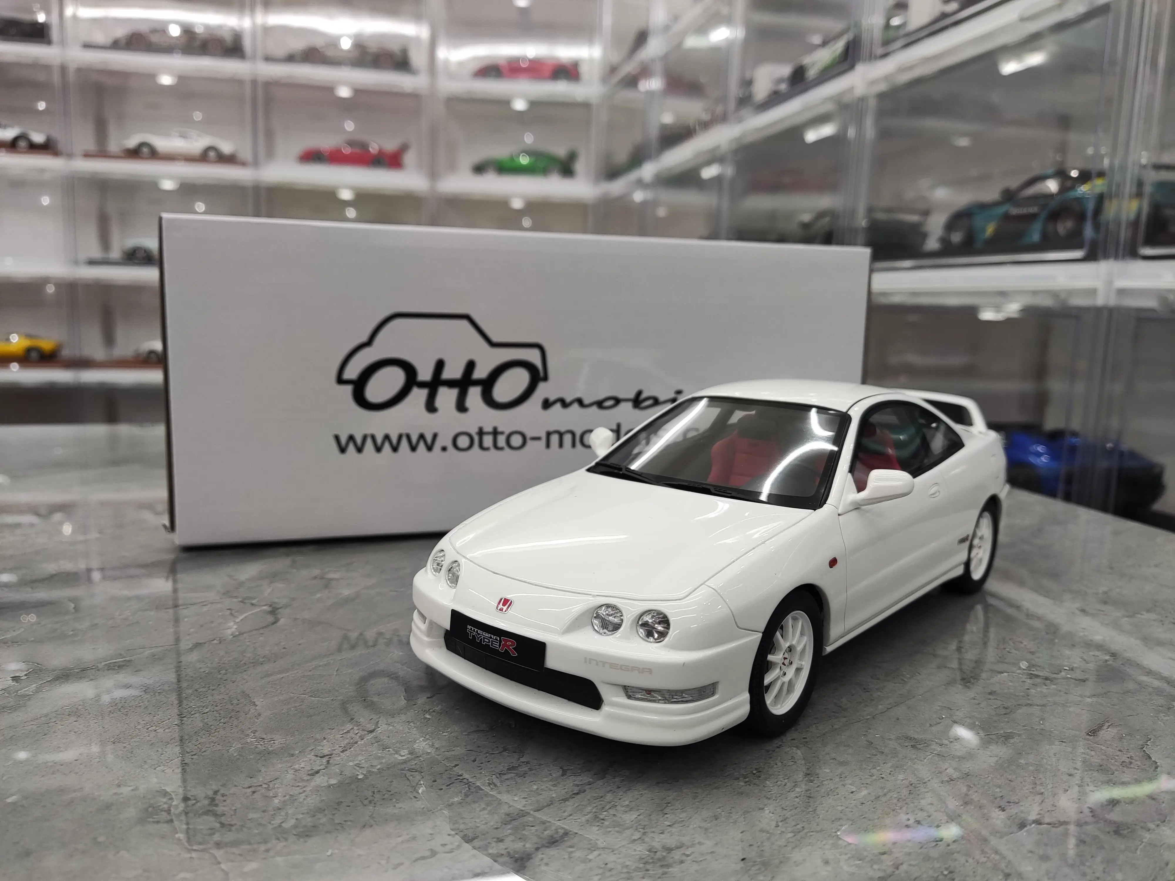 

OTTO 1:18 For DC2 Integra 1997 Limited to 3000 Pieces Simulation Resin Alloy Static Car Model Toys Gift