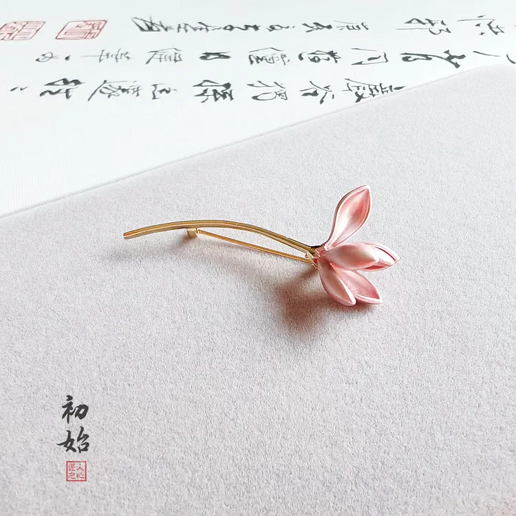 Chinese Style Elegant Magnolia Brooch For Women Hanfu Accessory Lapel Pin Scarf Buckle For Coat Scarf Decoration Daily Wear Gift