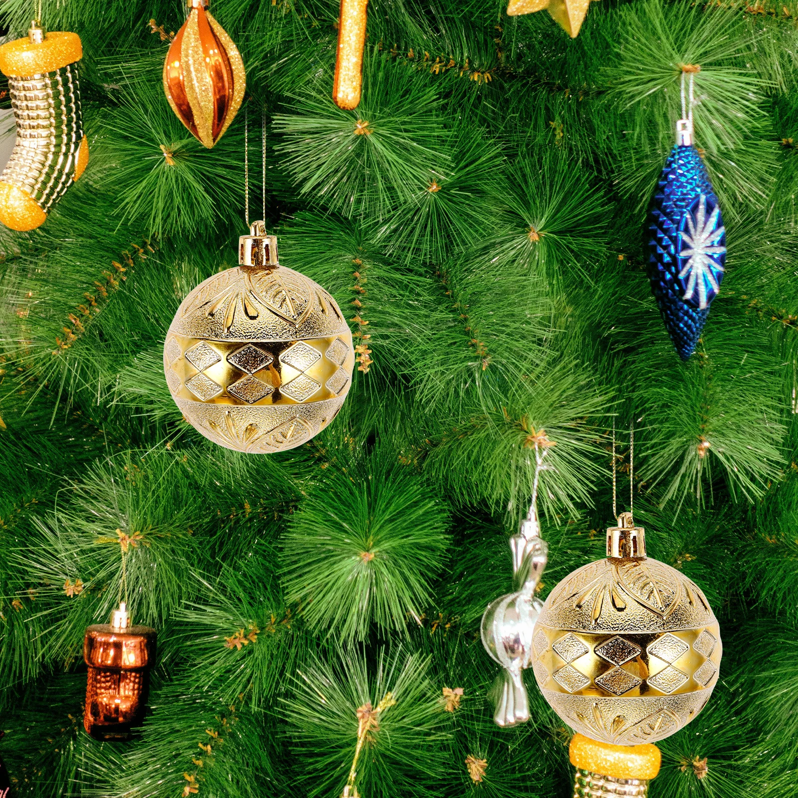 6Pcs Christmas Tree Decorations Xmas Pendant Hanging Decors Exquisite Patterns Versatile Use for Parties Weddings Special