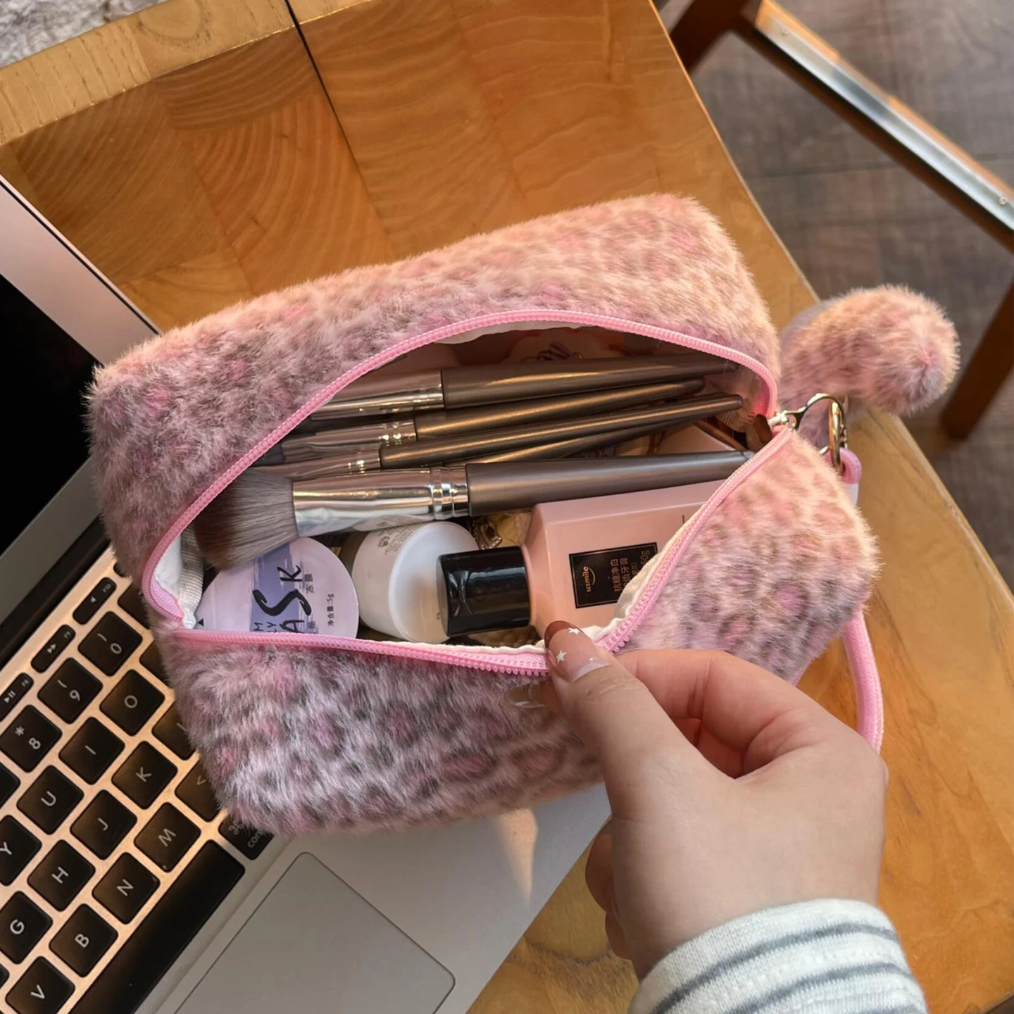 Pink leopard print plush cosmetic bag women's large-capacity going out portable travel skin care nano mini toilet bag storage ba