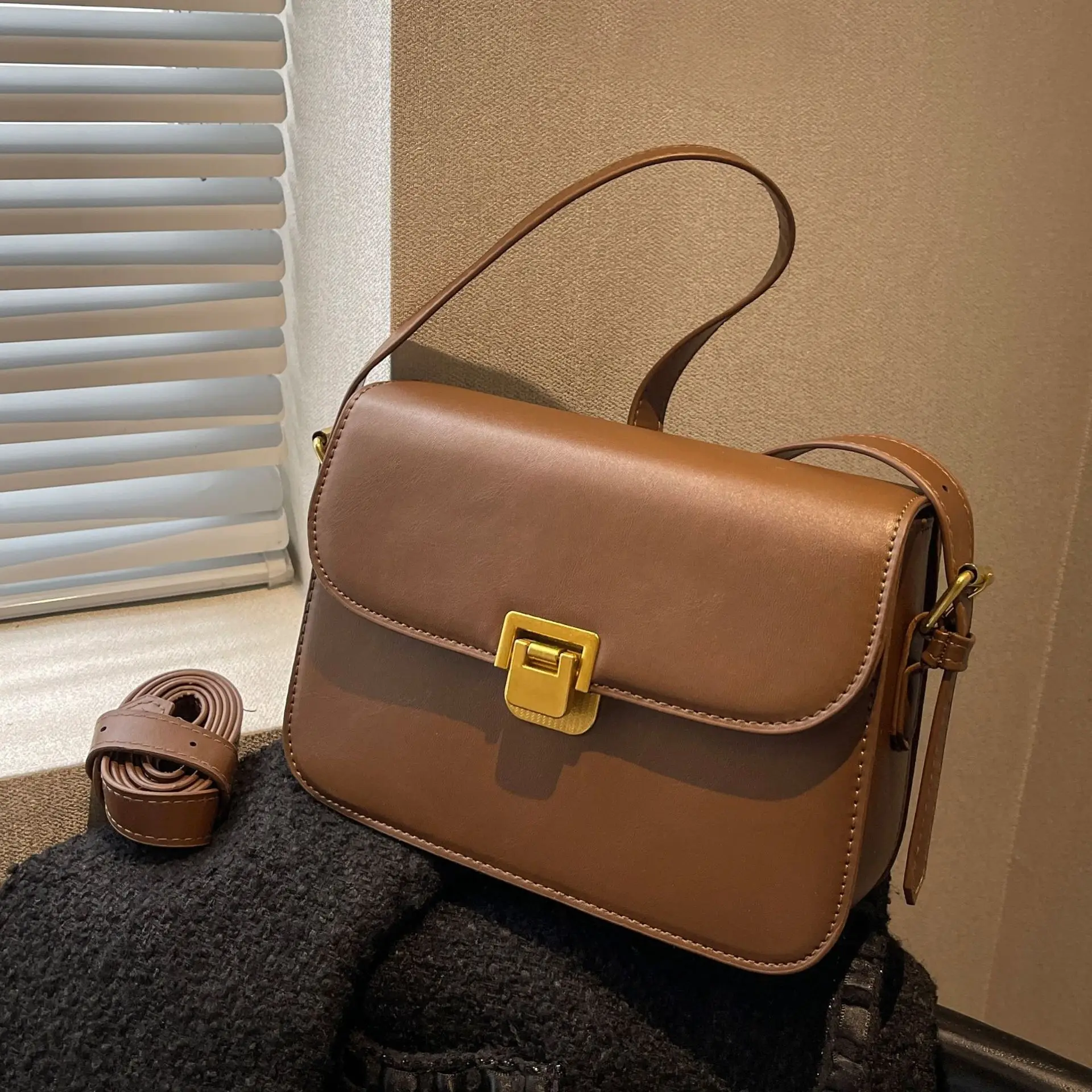 

2025 Premium Square Crossbody Bag for Women Minimalist Shoulder Handheld Purse Fashionable Handbag