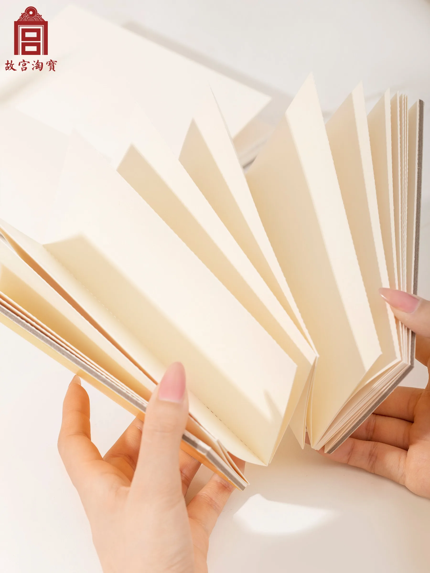 Un taccuino super lungo di memorie segrete e oggetti imperiali della Città Proibita, con un sigillo, è un regalo creativo