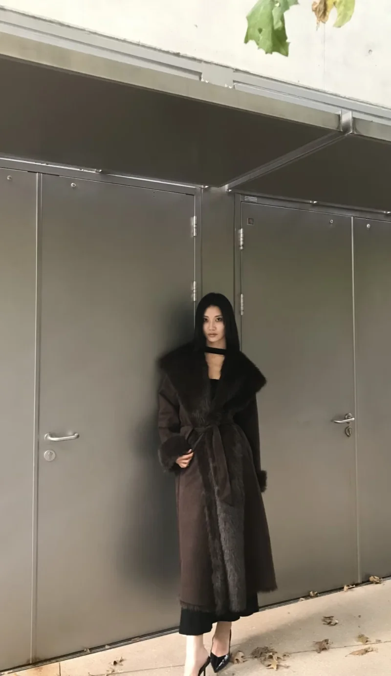 ETJ 2025 منتج جديد للشتاء للسيدات بمزاج نبيل وطية صدر السترة ثقيلة ودافئة من الفرو الصناعي معطف طويل بحزام #2