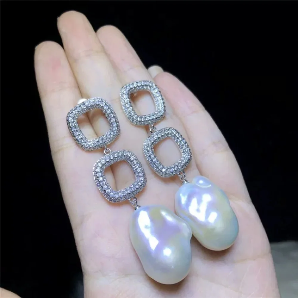 

Классические квадратные серьги из натурального барочного жемчуга класса ААА, 15x23 мм, с цирконами, серебро 925 пробы