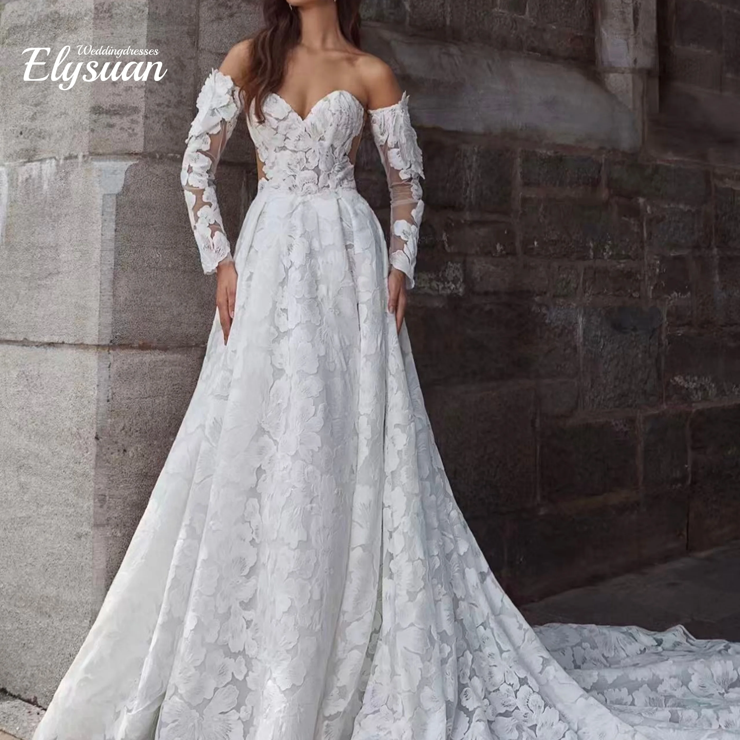 فستان زفاف مخصص للحفلات من الدانتيل بدون ظهر، تصميم فريد من نوعه، أكمام مزخرفة بسيطة وأنيقة