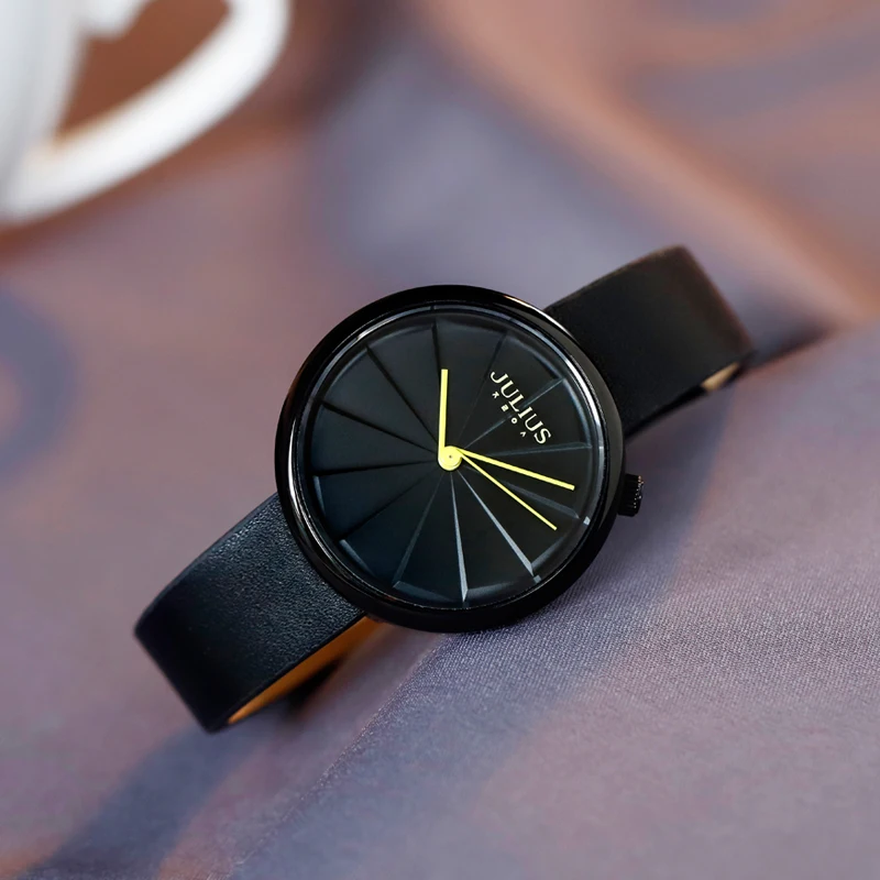 

New Korean style minimalist women's watch, fashionable and trendy, large dial, leather strap, student women's watch