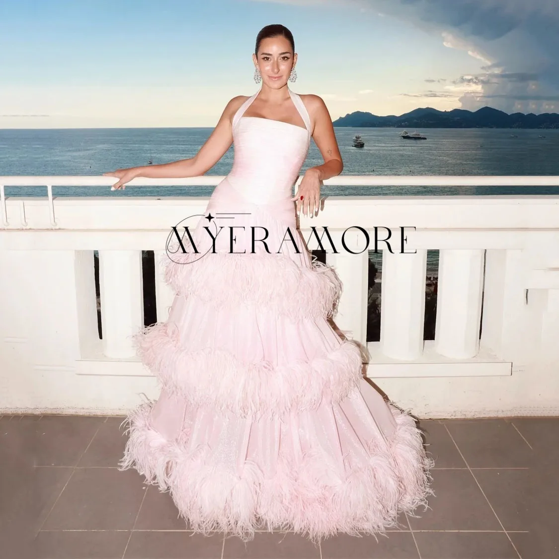 فساتين سهرة فاخرة بدون أكمام باللون الوردي رسن على شكل حرف a متدرج من الريش لحفلات أعياد الميلاد فساتين حفلات مخصصة من Festasين