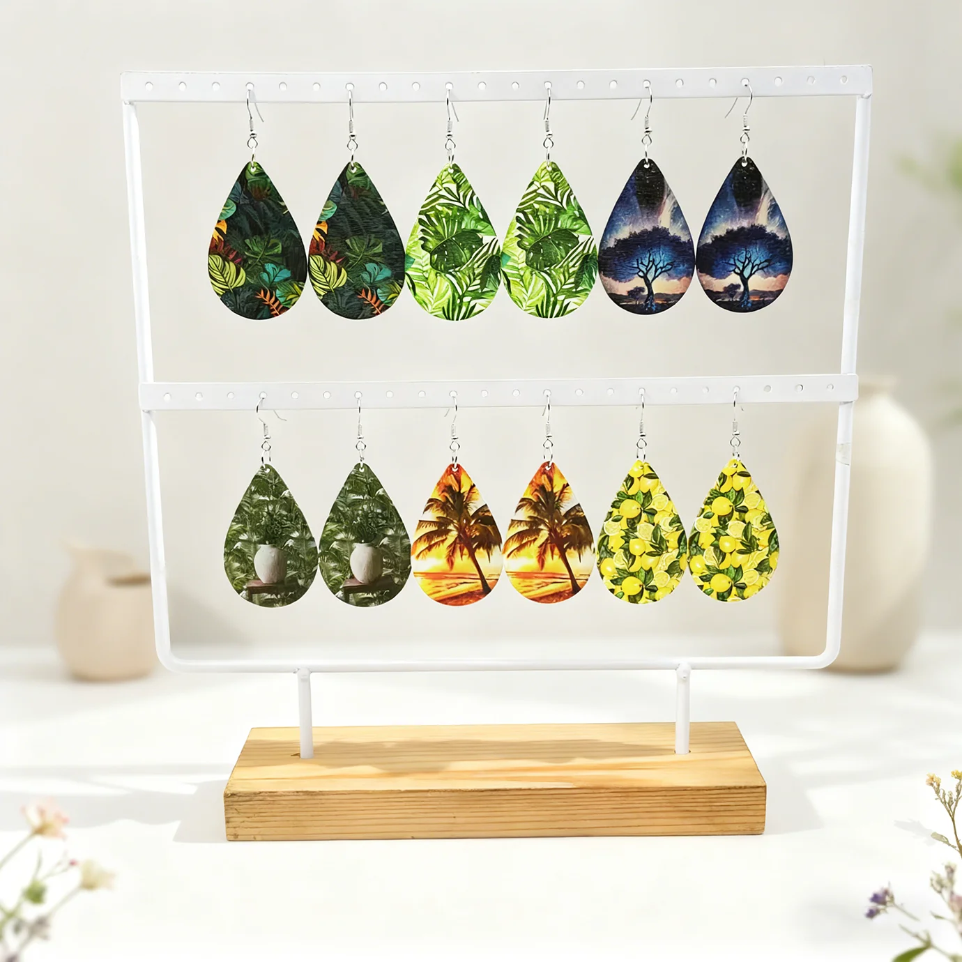 A Set of 6 Pairs of Teardrop-Shaped Earrings Featuring Creative Designs of Plants and Other Fresh and Artistic Earrings