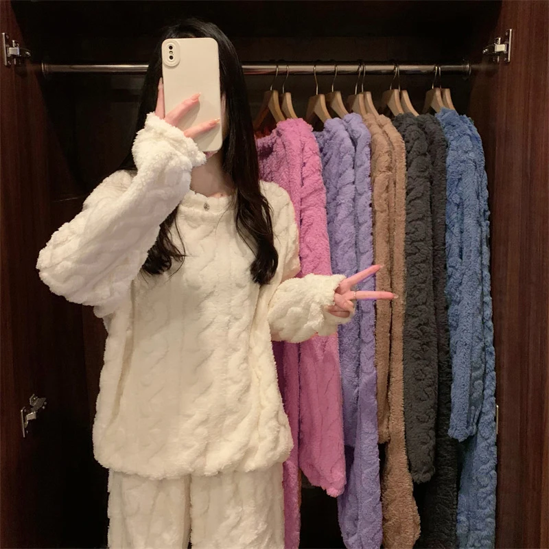 

Женская утолщенная теплая одежда для сна, домашняя одежда из кораллового бархата, пушистая пижама для отдыха с круглым вырезом, полосатая зимняя одежда для сна большого размера