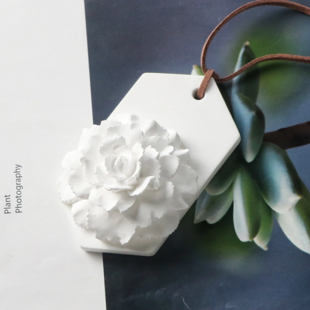 White Ceramic 3D Relief Minimalist Hanging Ornament Diffuser, Aroma Fragrance Air Freshener, Indoor, Car Decor