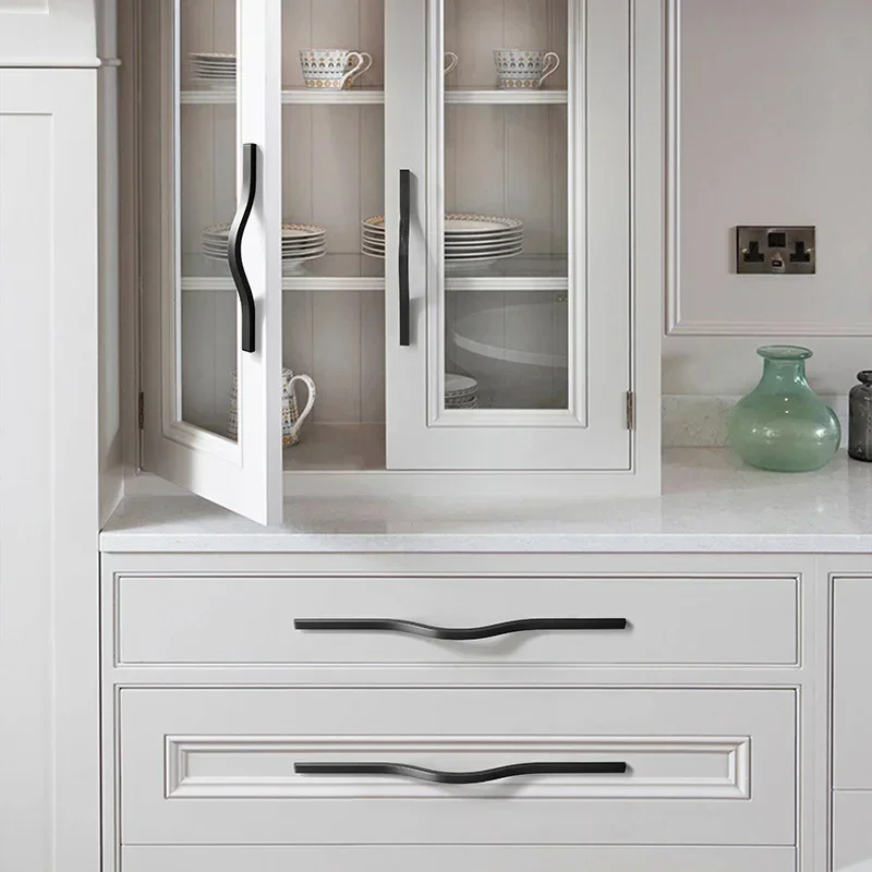 Manijas de gabinete de oro cepillado galvanizado: tiradores curvos modernos de aleación de aluminio para cajones de armario, herrajes duraderos de lujo