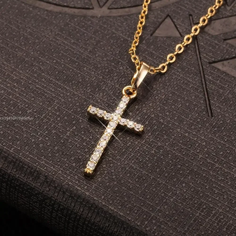 

Luxury Zircon Cross Pendants Necklace Fashion Light Golden Silver Color for Men Women Jewelry Chain Accessory