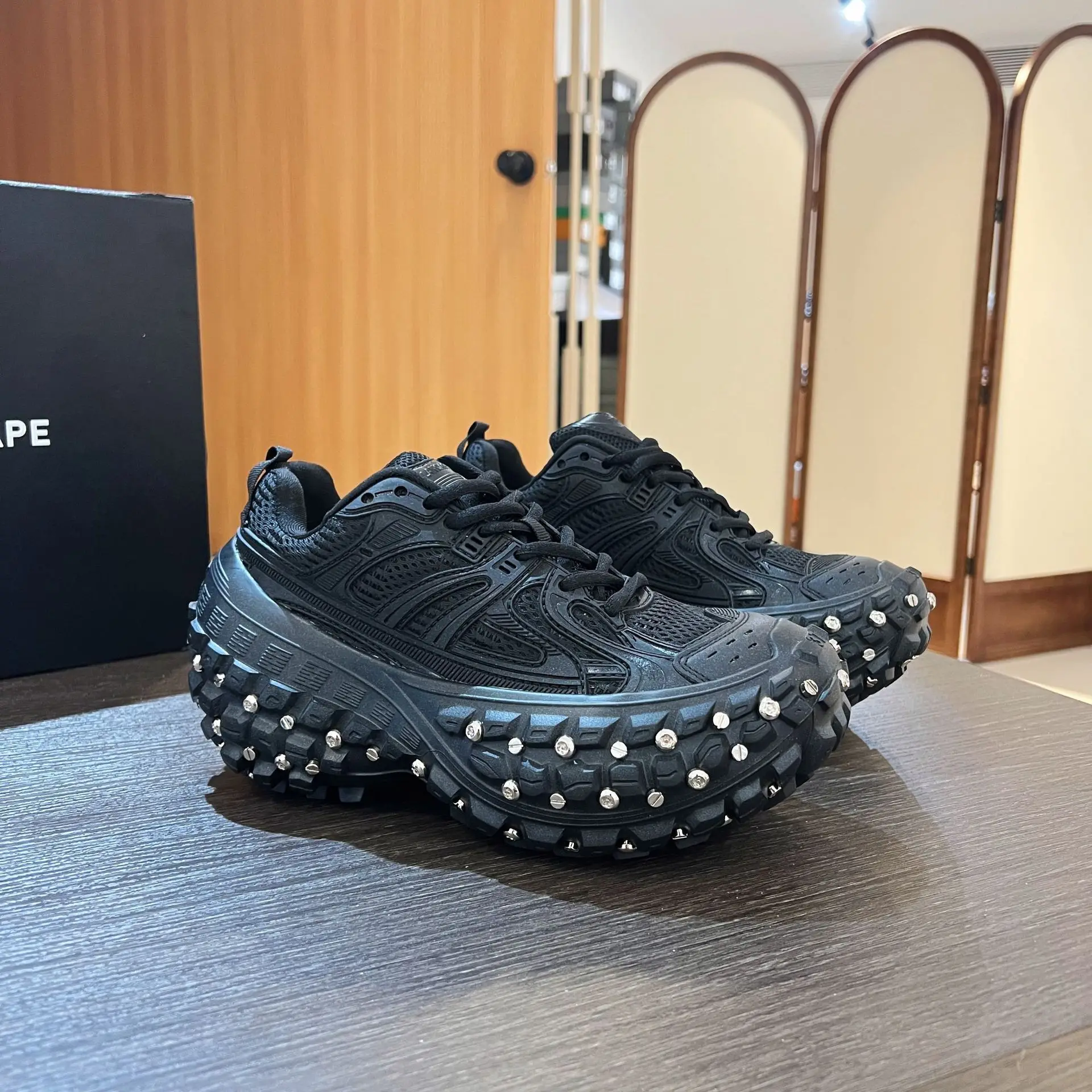 

Модные кроссовки на массивной шине с заклепками, уличный стиль, нескользящая обувь на толстой подошве для пар, дизайнерские модные кроссовки унисекс