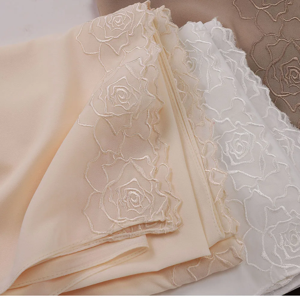 Neuer Chiffon-Hijab mit floraler Rosenstickerei für muslimische Frauen, Kopftuch aus Malaysia, luxuriöser islamischer Ramadan-Eid-Kopfwickel, 70×180 cm – Detail 3