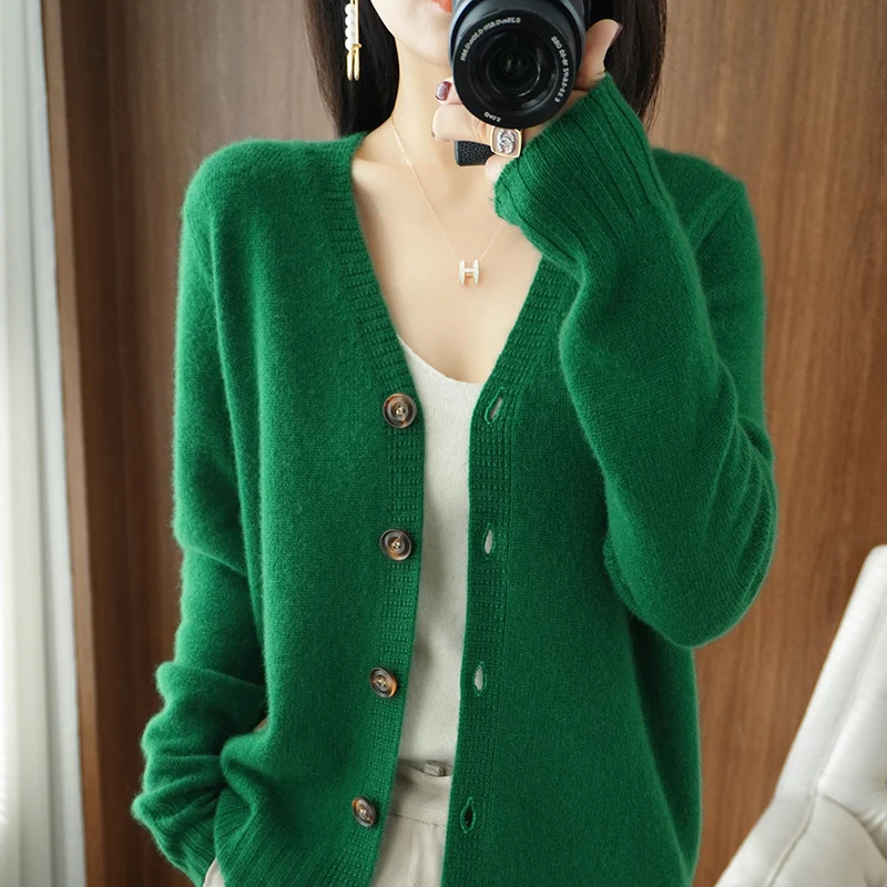 2022 Autumn and Winter New Pure Wool Knitted Women\'s Cardigan Long-sleeved Fashion Solid Color Short V-neck Loose All-match Coat