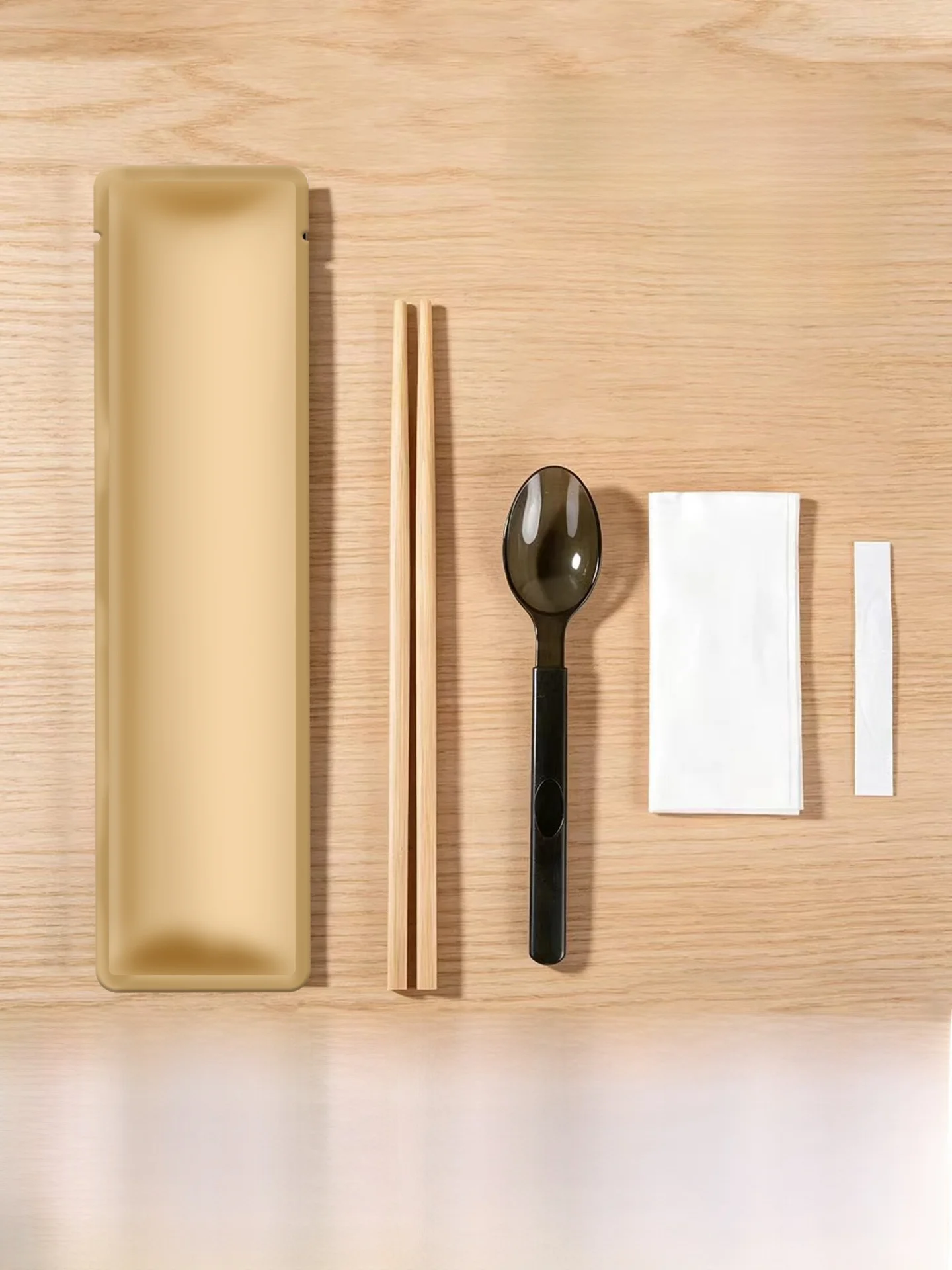 bacchette-monouso-in-bambu-con-personalizzazione-logo-confezione-sigillata-su-quattro-lati-per-asporto-e-uso-ristorante