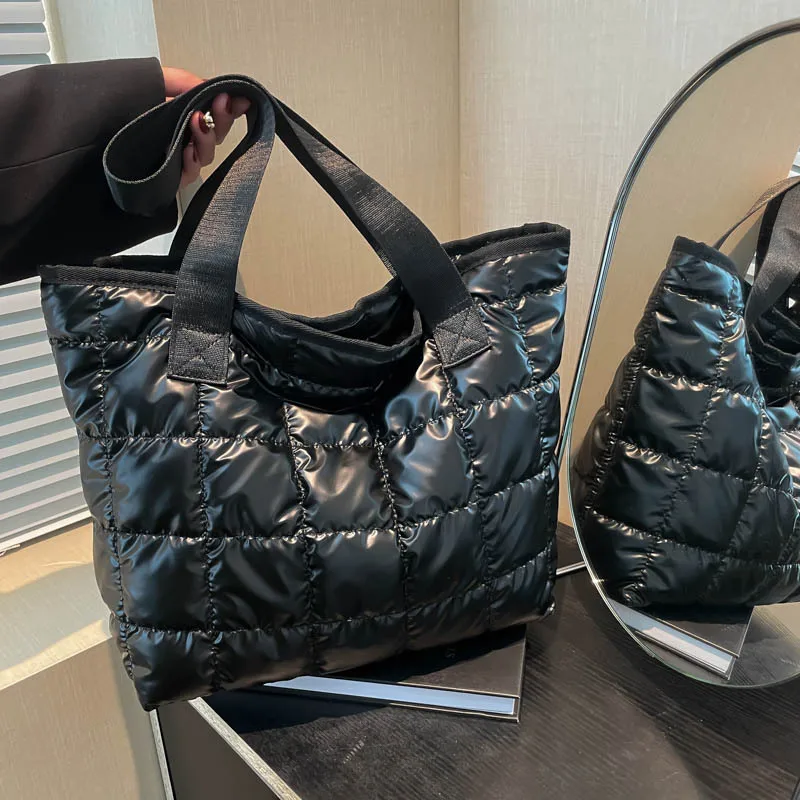 Premium sense large capacity leisure commuting shoulder tote bag handbag