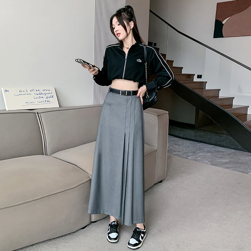 

2023 new women's college style fashionable pleated skirt women's high waist slim crotch split A-type long skirt