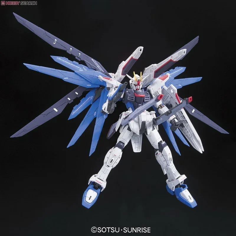 Original bandai gundam anime figura rg 05 1/144 ZGMF-X10A semente liberdade gundam 61614 modelo de montagem anime ornamentos figura