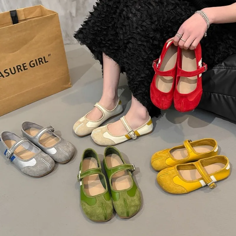 

Women Flats Fashion Designer Split Hoof Toe Boat Shoes Retro Suede Casual Single Shoes Lady Mary Jane Shoes Ballet Flats Loafers