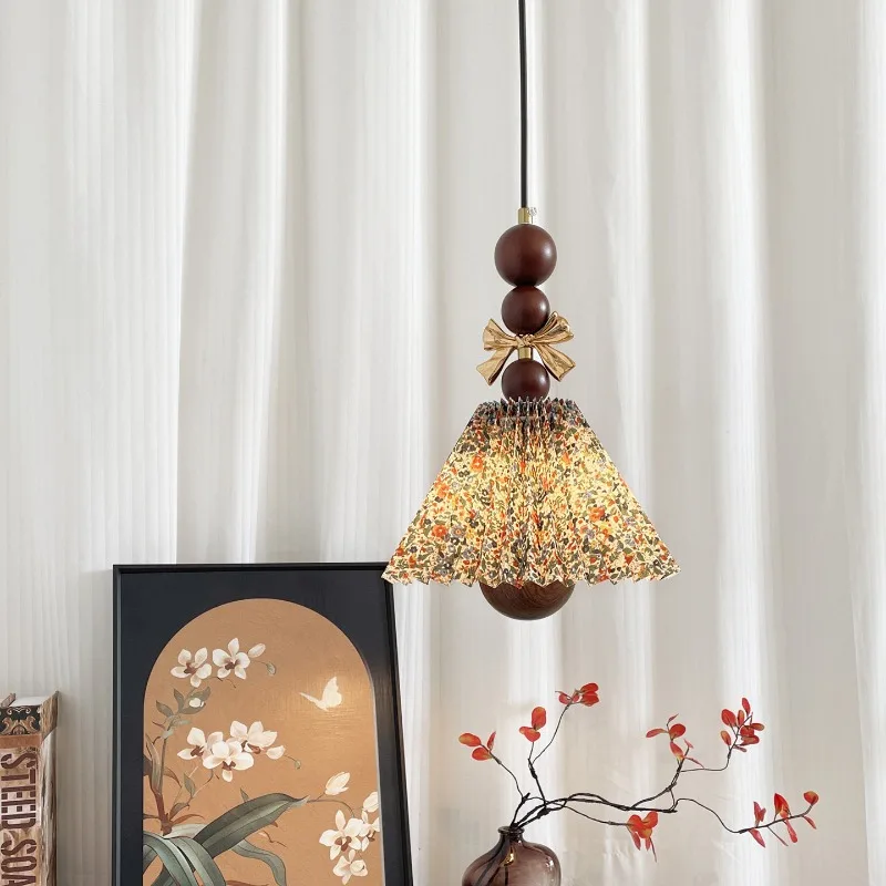 Medieval bedroom bedside lamp, French retro Nanyang style cream restaurant dining table bar cloth chandelier