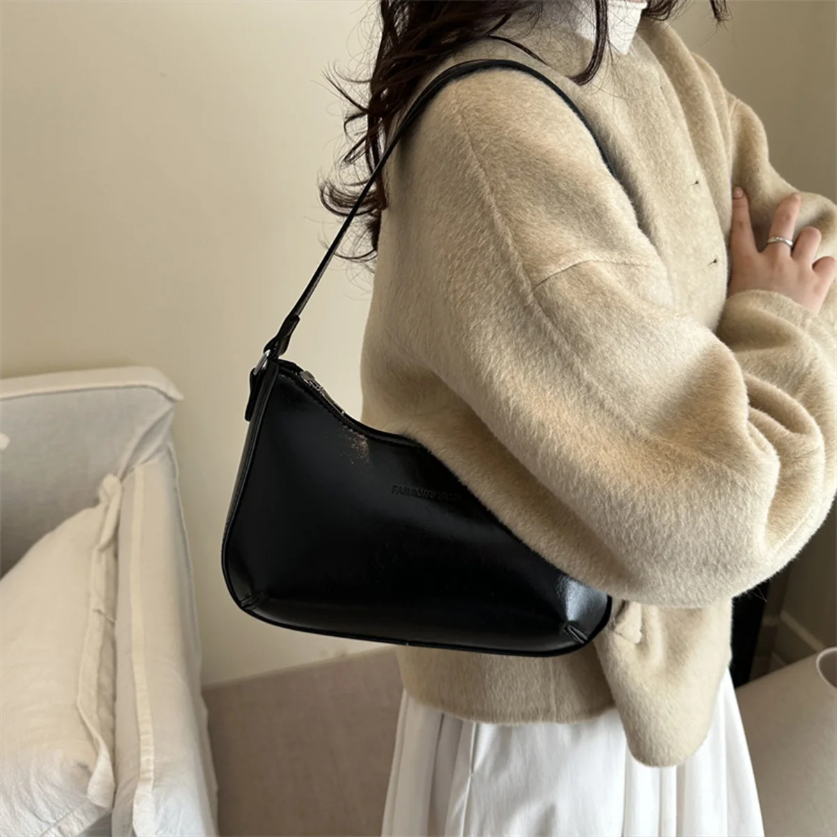 Minimalist Solid Color Hobo Bag Glossy Finish Embossed Letter Lightweight PU Zipper Underarm Bag for Daily Commute and Shopping
