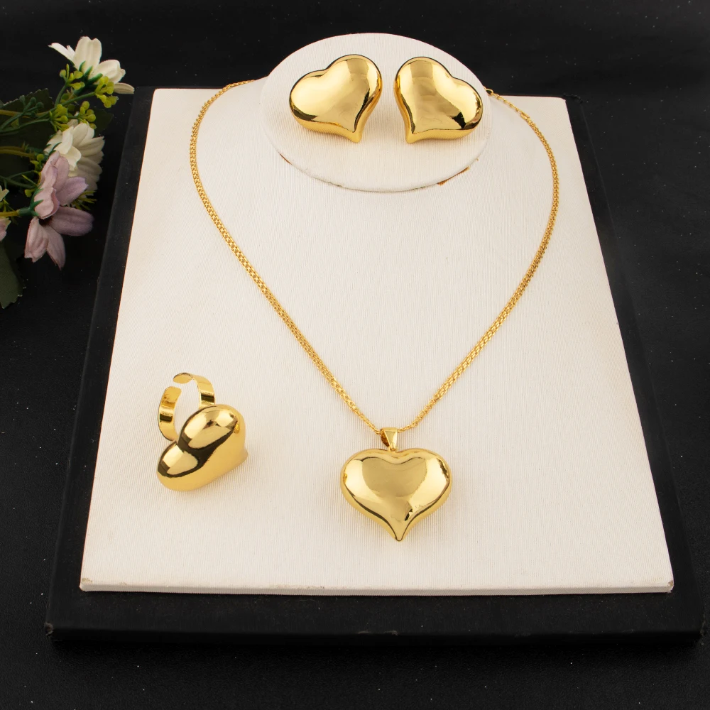 Minimalistisches Herz-Schmuckset aus goldfarbenem Edelstahl für Damen, schickes Alltagskleidungs-Ohrring-Halsketten-Ring-Kombinationsgeschenk – Detail 1