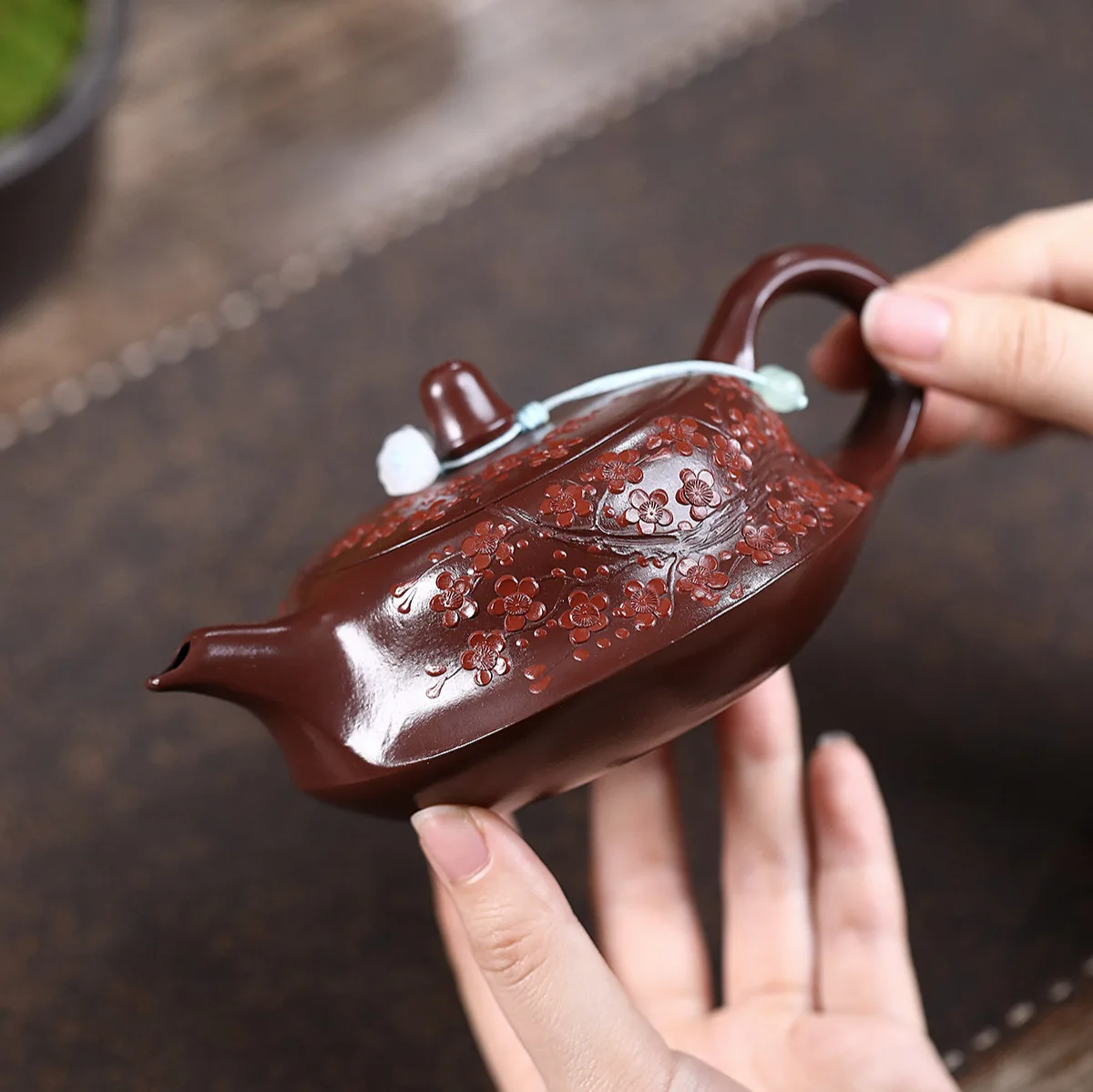 Handmade Yixing Purple Clay Pot Famous Modeling Painted Ore Sand Plum Blossom Croyed High-End Teapot Card Cover Boutique 230C