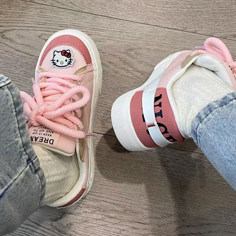 New Sanrio Hello Kitty Sneaker Kawaii Cartoon Cat Dopamine scarpe di tela donna autunno inverno piccole scarpe sportive da Tennis Casual