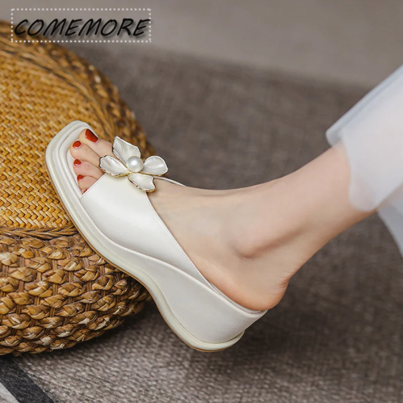 Summer Wedge Sandals 2023 Fashion Platform Slippers Womens Shoes Elegant High Heels Pearl Flower Slides Thick Bottom Shoes White