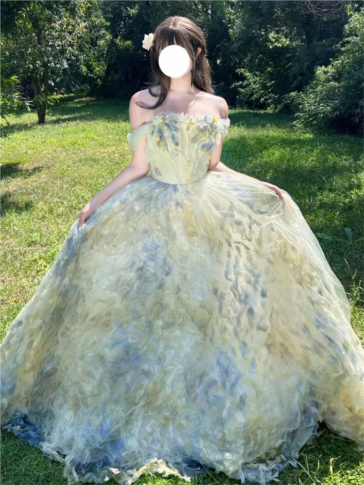

A new one-shoulder style dress for middle school birthday coming-of-age ceremony and art examination