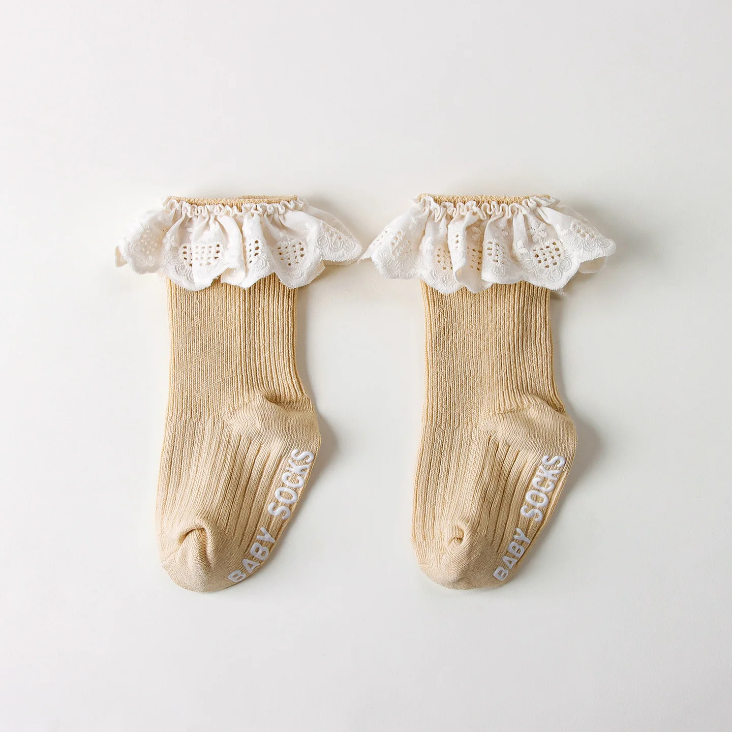 

Носки с кружевной отделкой для маленьких девочек, комплект из 2 мягких хлопковых детских носков с противоскользящими точками, милые нескользящие детские носки с рюшами по краям