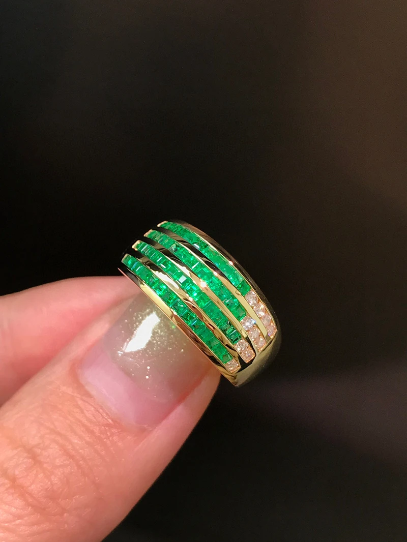 LUOWEND 100% 18K Cincin Emas Kuning Wanita Desain Fashion Mewah Berlian Berkilau Cincin Batu Permata Zamrud Alami Perhiasan Pesta Tinggi
